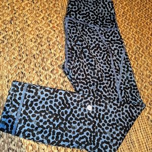 Lululemon leggings blue leopard size 4